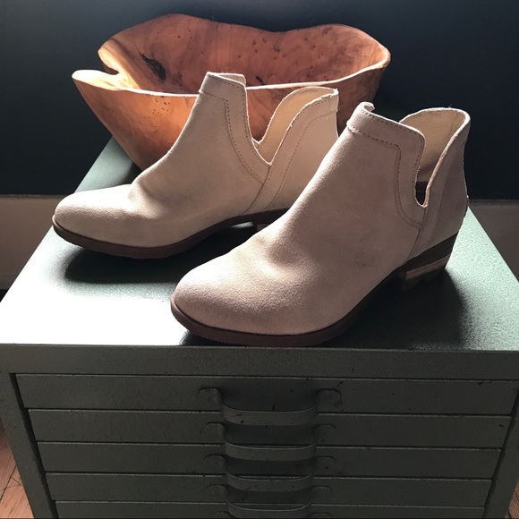 Sorel Shoes - SOREL Lolla Cut Out Bootie, 5